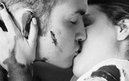 Đang sex cũng... vẽ được tranh