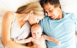 Bố mẹ say bí tỉ đè chết con 2 tháng tuổi