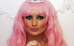Nữ thạc sĩ đẹp như búp bê Barbie