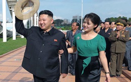 Vợ chồng Kim Jong-un giản dị đi xem pháo hoa