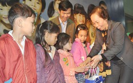 Trao sữa cho trẻ em huyện đảo Lý Sơn