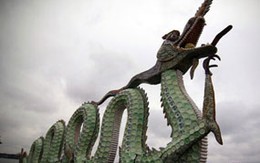 Đôi rồng 35 mét trên mặt nước hồ Tây