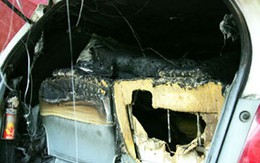 Cháy taxi trước cây xăng, tài xế bỏng nặng