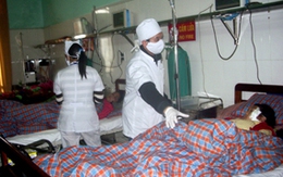 Bom bi nổ, 4 học sinh bị thương