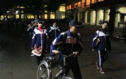 'Dở khóc dở cười' sau ngày đổi giờ học