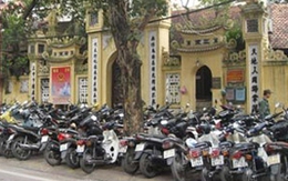 'Đi với chân dài mấy đồng gửi xe cũng tiếc'