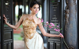 Mỹ nhân Việt nóng bỏng với áo yếm