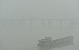 Sương mù bao phủ khắp Hà Nội