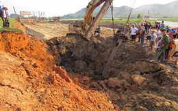 Bom nổ cạnh quốc lộ 1A