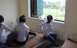 Nữ sinh lại ngất xỉu hàng loạt
