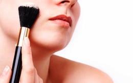 Mẹo trang điểm giúp mặt hết bóng dầu