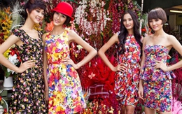 Váy họa tiết sặc sỡ "hút hồn" người đẹp