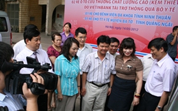 VietinBank tặng xe cứu thương 