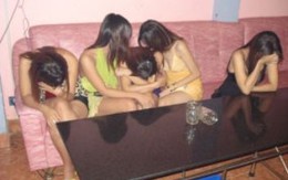 Khoả thân tiếp khách nhậu bình dân