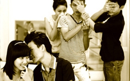 Mắt thấy tay… che vì cặp đôi quá “tình cảm”