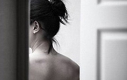 Ngại vì vợ không mặc gì khi ngủ