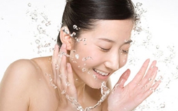 Dùng sữa rửa mặt đúng cách