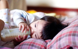 Sơ cứu tại nhà khi bé bị sặc sữa