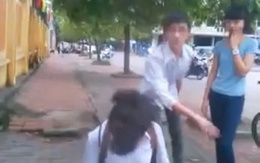 Xôn xao clip học sinh trung học bắt bạn nữ quỳ gối xin lỗi