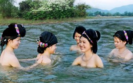Kỳ bí con suối ngược dòng ở miền gái đẹp