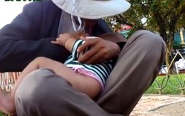 Cháu bé 3 tháng tuổi bị “bố” dầm mưa dãi nắng để xin tiền
