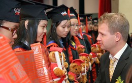 Anh Văn Hội Việt Mỹ trao chứng chỉ chứng chỉ Cambridge Flyers & KET cho 649 học viên