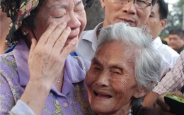 Cụ 110 tuổi vào viếng Đại tướng khiến nhiều người rơi lệ