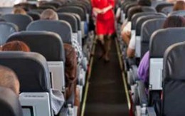 Khách nam “giải quyết nỗi buồn” vào khách nữ trên máy bay