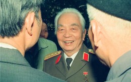 Bộ ảnh đặc biệt: Nụ cười Đại tướng qua góc ảnh Đại tá Trần Hồng