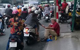 Ăn xin kiểu Tây ở trung tâm Sài Gòn