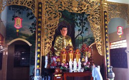 Đàn rắn nghe kinh rơi lộp bộp trong ngôi chùa hơn 200 tuổi