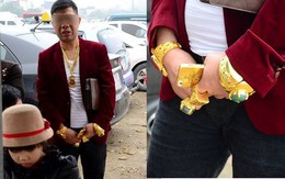 Nở rộ trò đeo vàng nặng trĩu cổ “tự sướng”