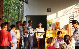 Xót xa hai mẹ con chết trong thế treo cổ