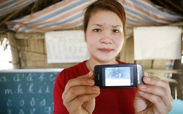 Cô giáo chui túi nilon qua suối: Em đã đi như vậy... 15 lần