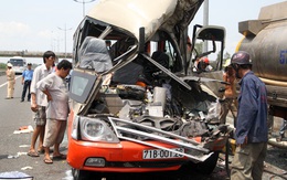 Nhân chứng kể chuyện cứu người bị nạn khỏi xe khách bẹp dúm