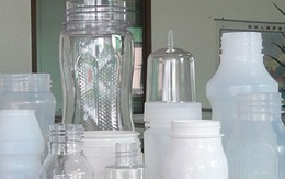 Kinh hoàng uống nhầm a xít vì tưởng là... nước lọc