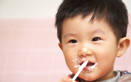 Trẻ không nên ăn quá nhiều váng sữa