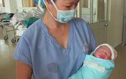 Vợ một chiến sĩ bị thương do tai nạn trực thăng phải sinh mổ sớm