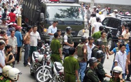 Kẻ cướp cố thủ trong nhà, nã súng bắn công an trọng thương