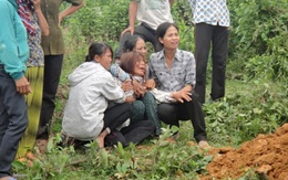 Bố mẹ ngất lịm bên thi thể 3 con thơ