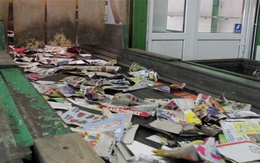 Xác chết lõa thể trên băng chuyền xử lý rác