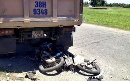 Bé gái 7 tuổi và hai cô họ chết thảm dưới bánh xe tải