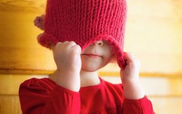 Trẻ mẫu giáo dõng dạc: “Cô ơi, vợ chồng mới cưới buổi tối làm gì ạ?”
