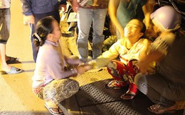 Vợ khóc ngất bên lề đường vì chồng tử vong do tai nạn
