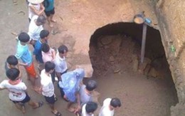 Hà Nội xuất hiện “Hố tử thần” nuốt gần trăm mét khối cát