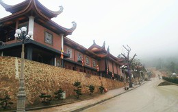 Hàng vạn người đổ về chùa Ba Vàng tham quan