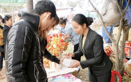 Tưng bừng dịch vụ “hối lộ thần thánh”