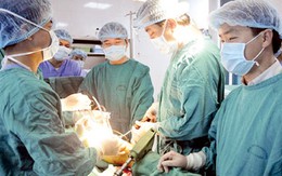 Tấm lòng thầy thuốc xoa dịu nỗi đau trong vụ sập cầu