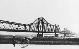 Những tấm ảnh đen trắng chụp cầu Long Biên đẹp như tranh thủy mặc