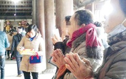 Nhức nhối lễ hội đầu năm: Tiền lẻ vẫn rải khắp các lễ hội